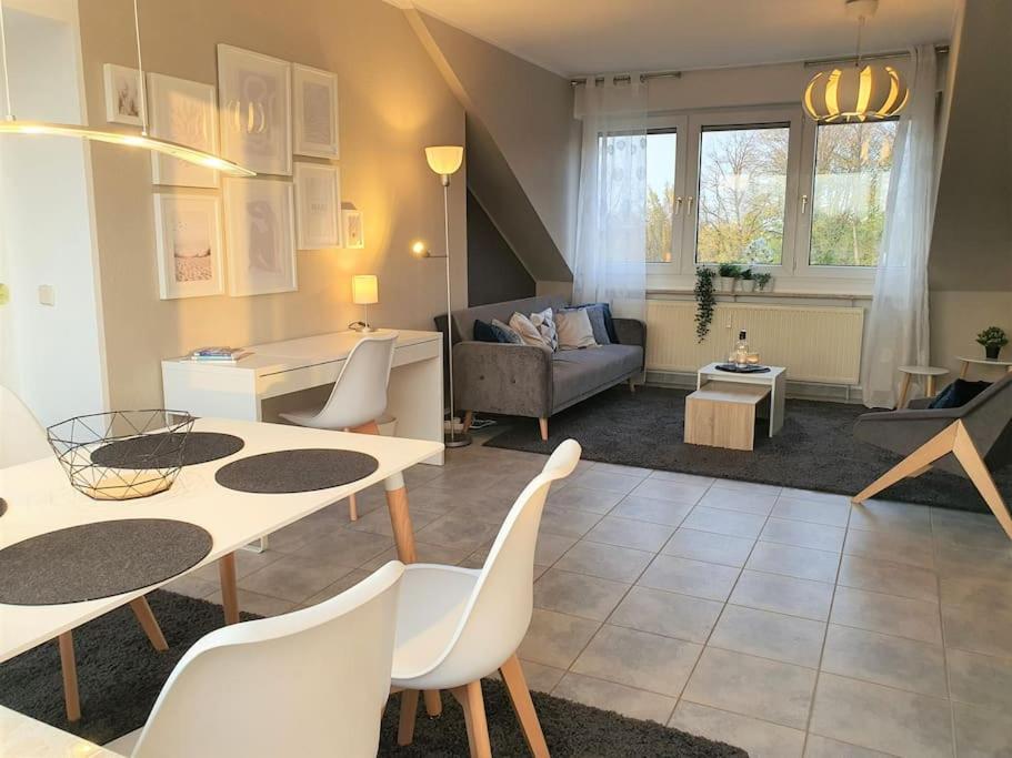 Modernes Und Ruhiges Appartement Mit Loggia مارل المظهر الخارجي الصورة