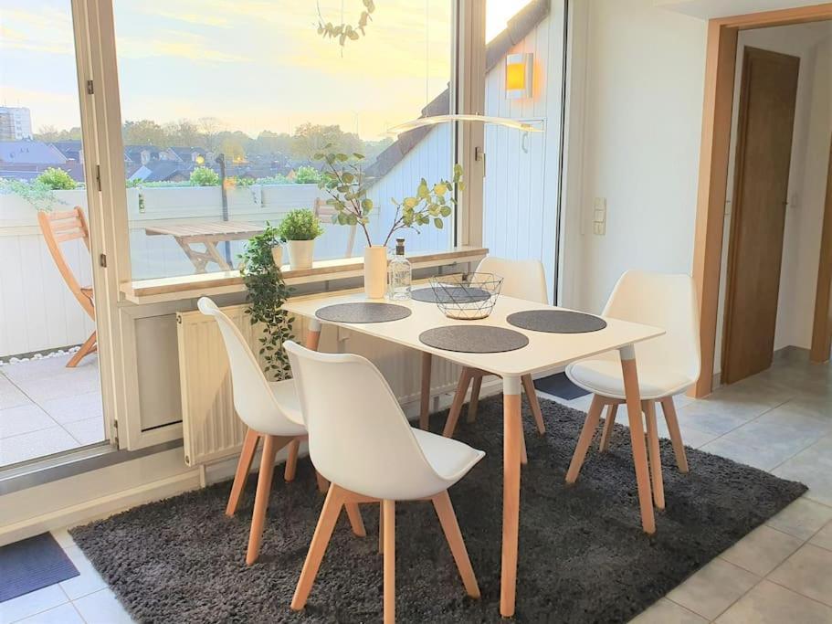 Modernes Und Ruhiges Appartement Mit Loggia مارل المظهر الخارجي الصورة
